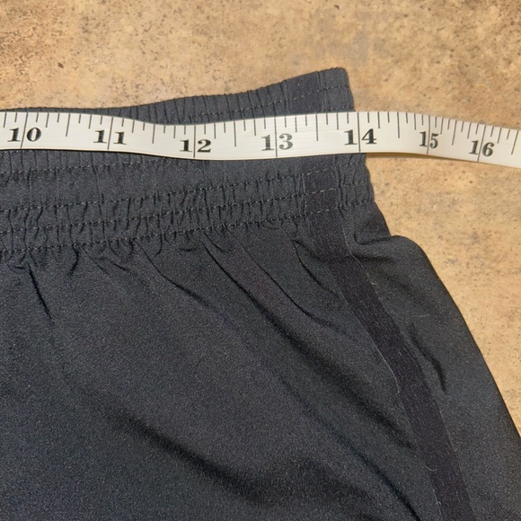Nike Shorts - black active/running style, lightweight shorty pull on - Picture 6 of 7